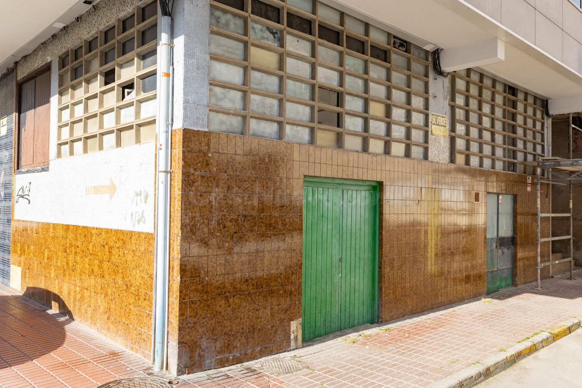 LOCAL CENTRO DE SAN VICENTE DE LA BARQUERA