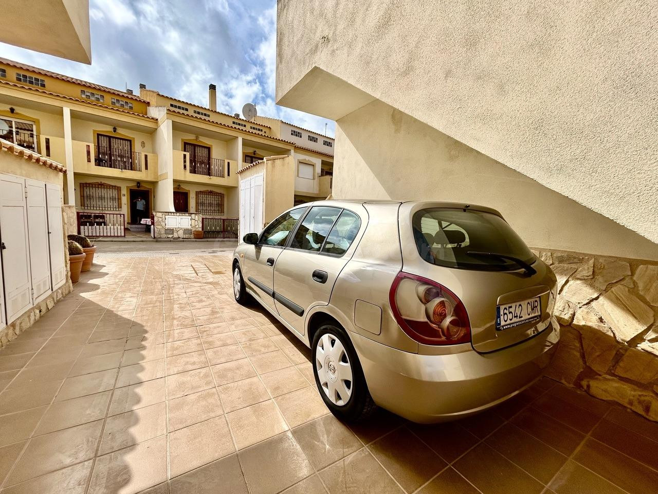 MAGNIFICA VIVIENDA CON PISCINA COMUNITARIA Y CON UN COCHE IN - foto 2