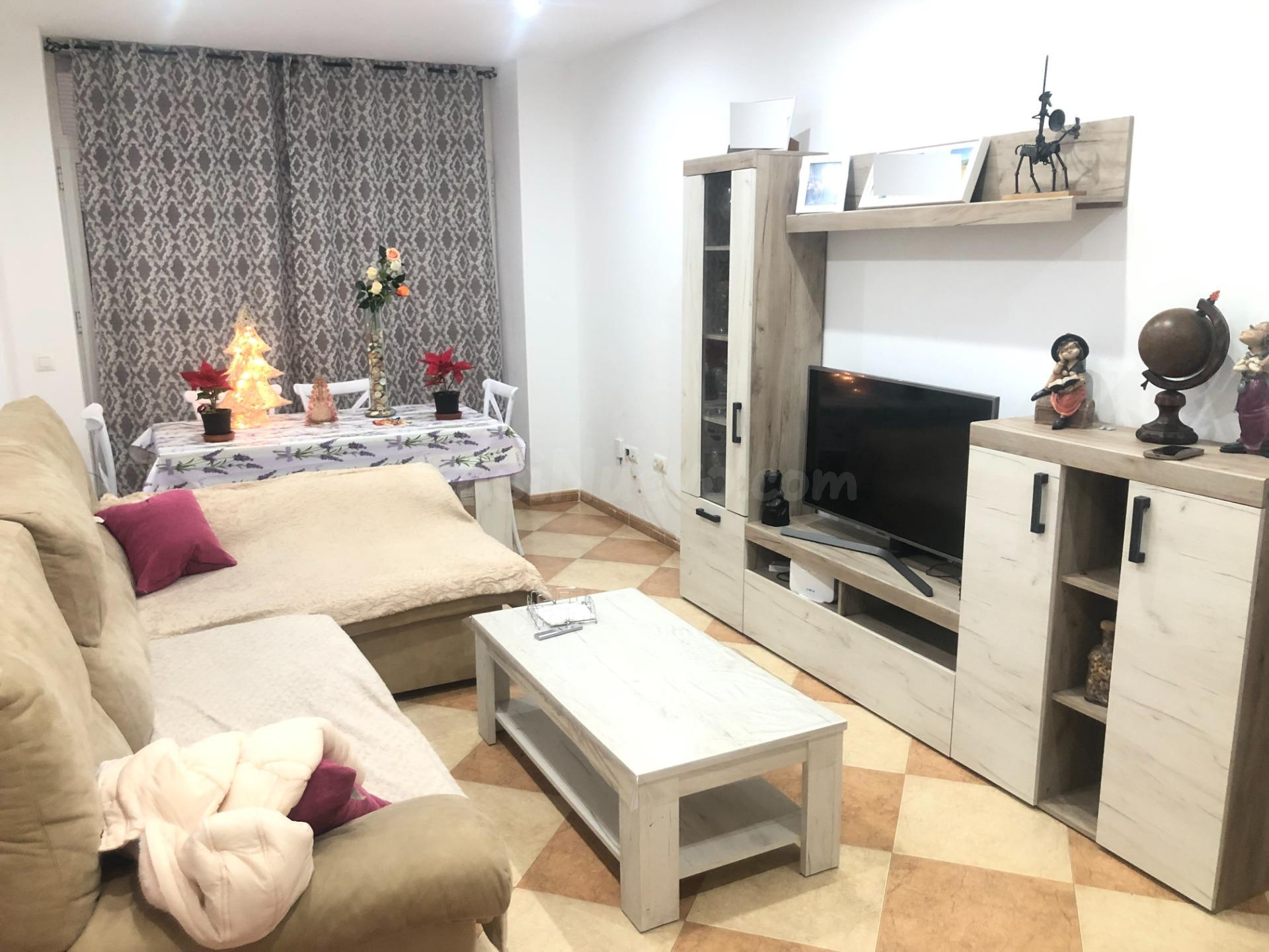 BONITO PISO SEMINUEVO Y CÉNTRICO EN VENTA EN ADRA