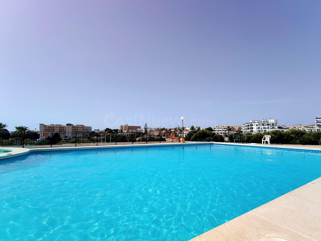 FANTASTICO APARTAMENTO CON PISCINA COMUNITARIA, RODEADO DE T