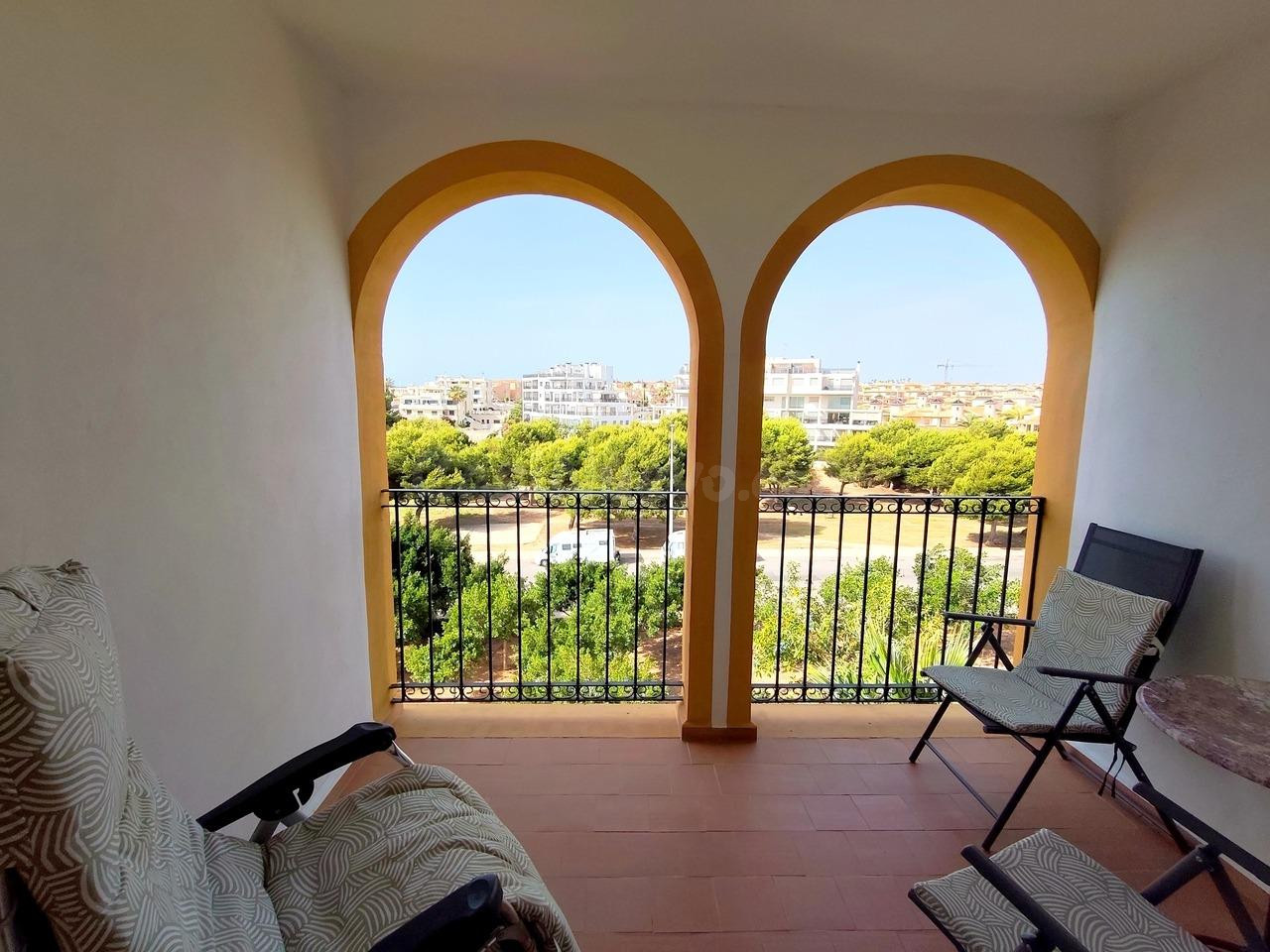 FANTASTICO APARTAMENTO CON PISCINA COMUNITARIA, RODEADO DE T - foto 3
