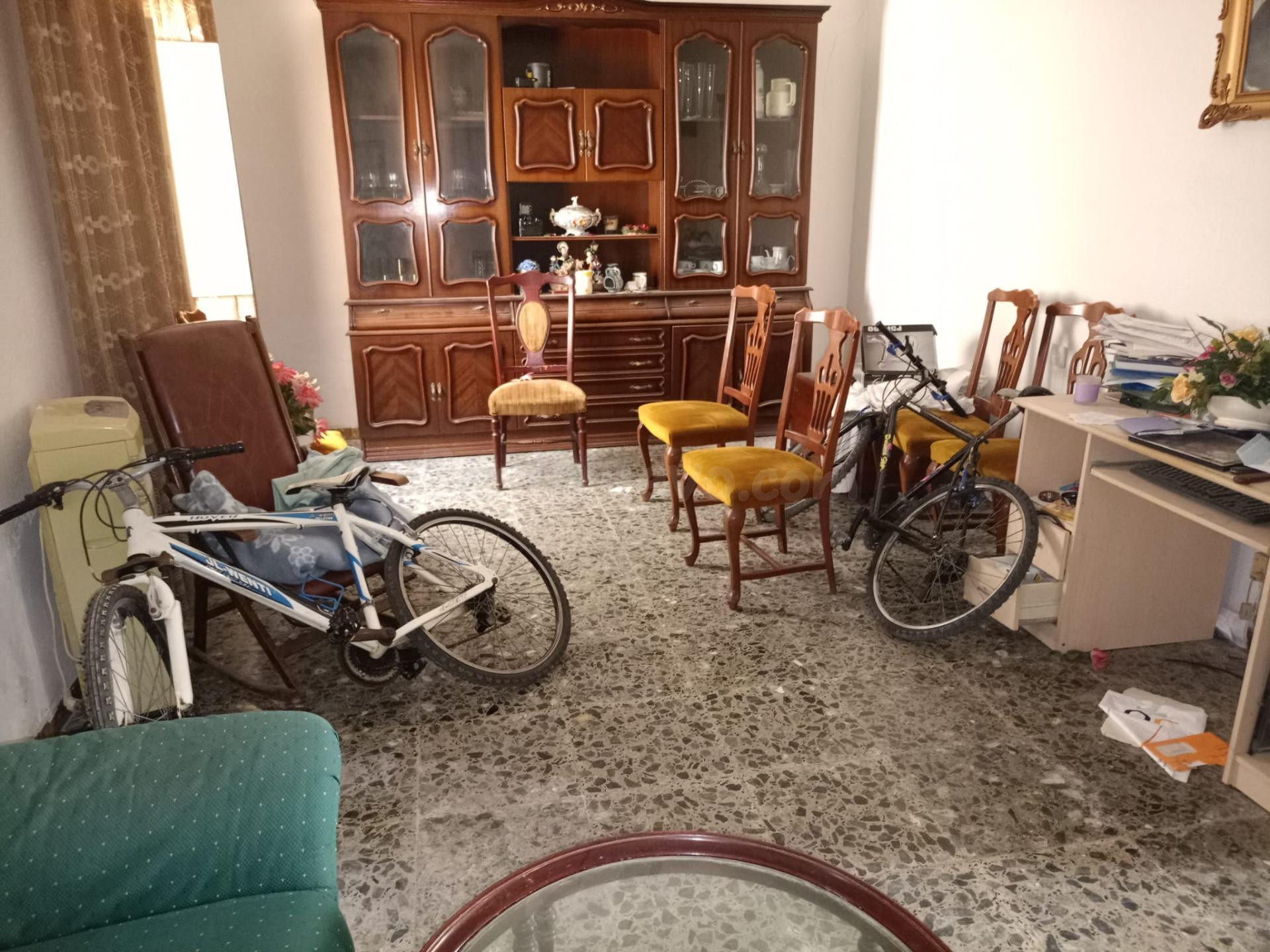 CASA MUY AMPLIA EN PLANTA BAJA CON ALMACEN