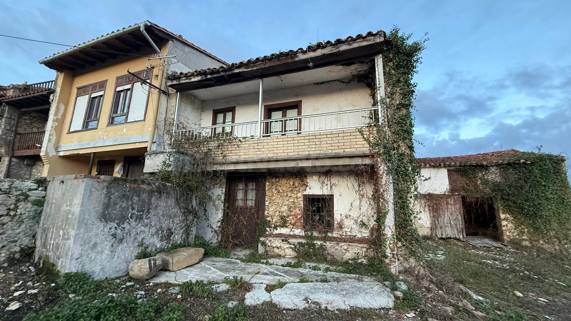 Solar 5 habitaciones 323m² en venta - Ceceno