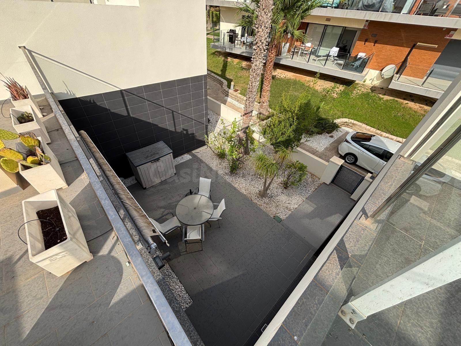 ESTUPENDO CHALET ADOSADO CON PISCINA COMUNITARIA, PARKING Y  - foto 2