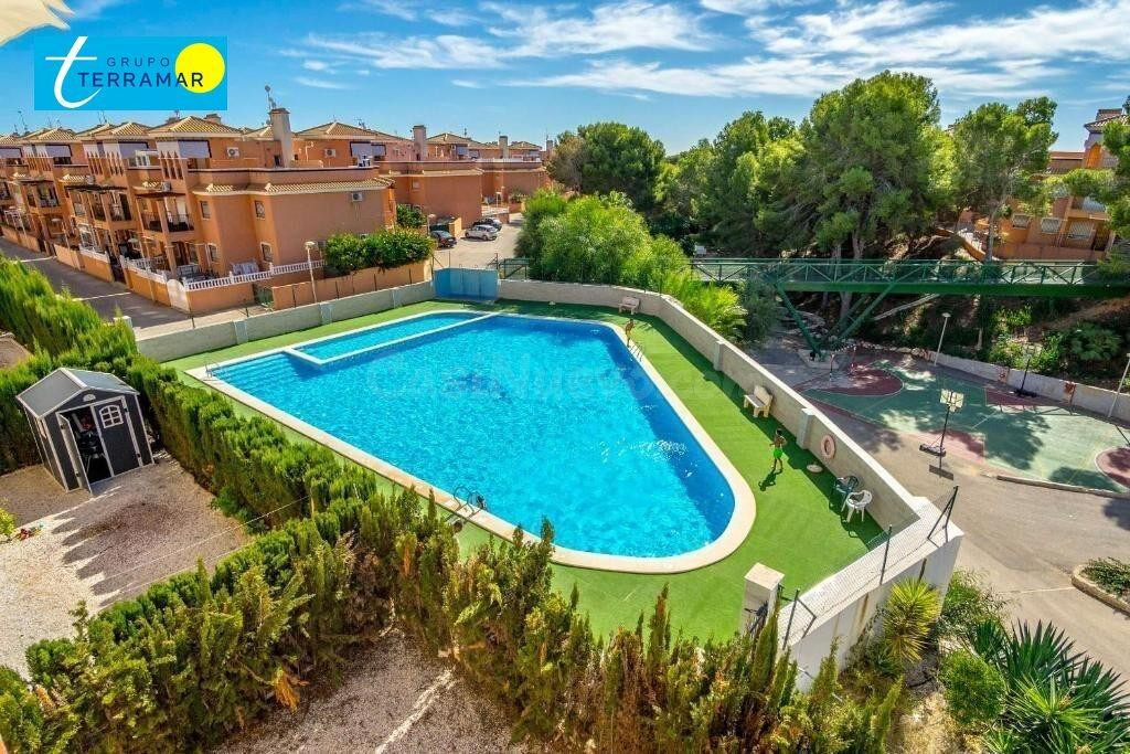 FANTASTICO BUNGALOW DE PLANTA BAJA CON PISCINA Y PARKING COM