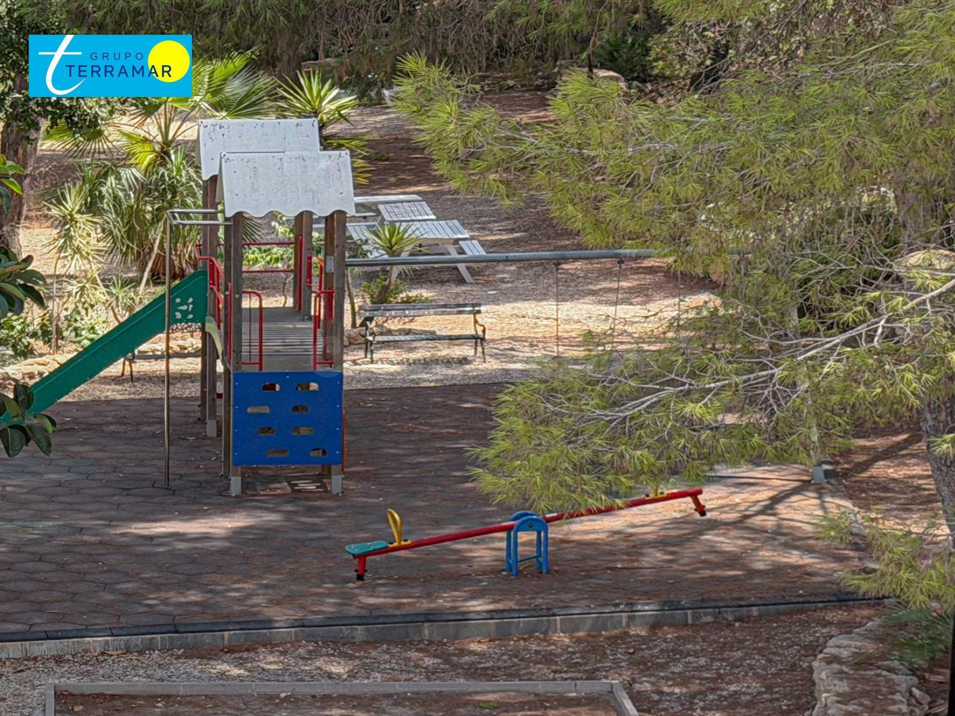 FANTASTICO BUNGALOW DE PLANTA BAJA CON PISCINA Y PARKING COM - foto 4