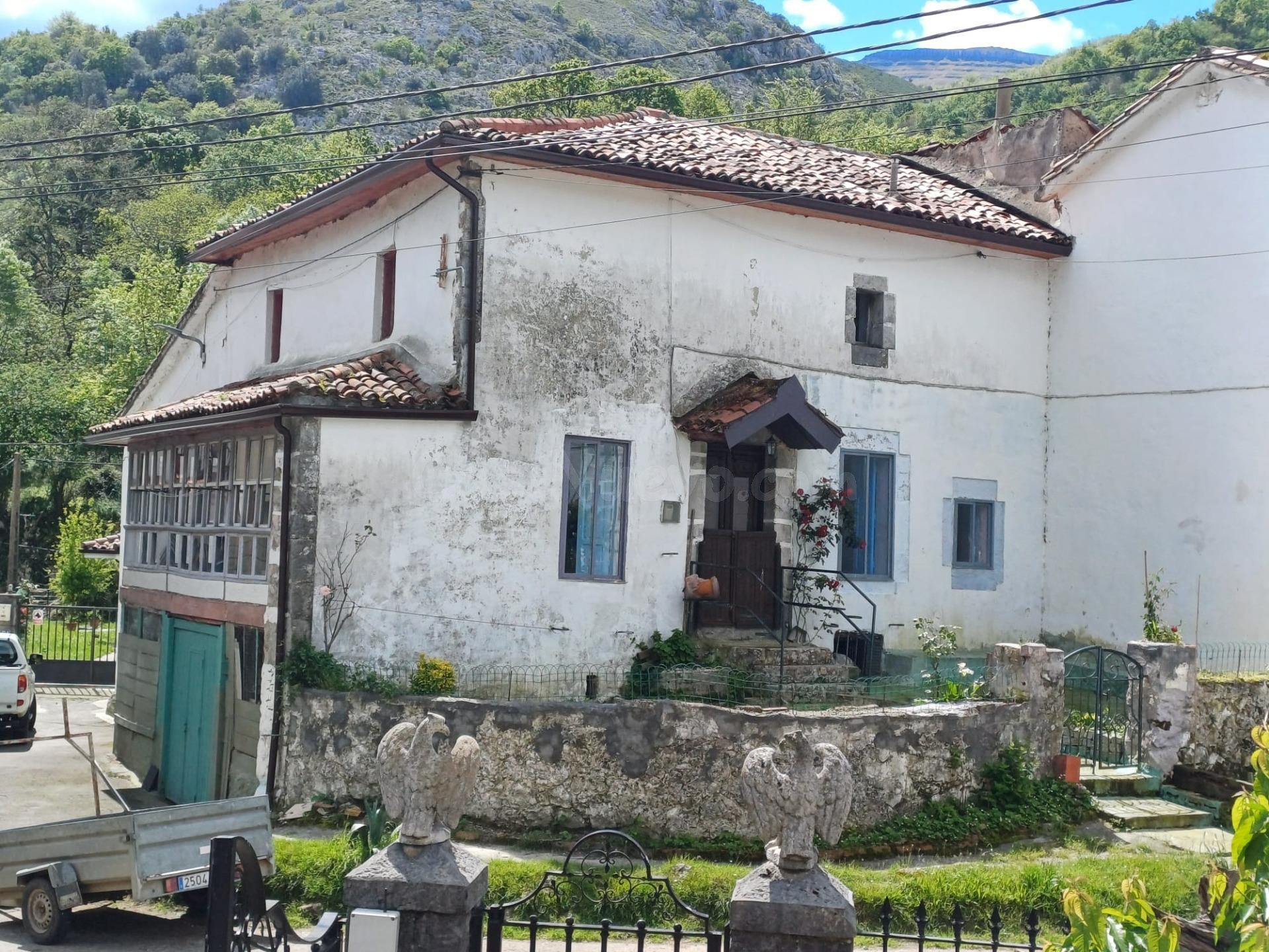 CASA DE PIEDRA DE TRES PLANTAS EN EL CENTRO DE BUSTABLADO (C - foto 2