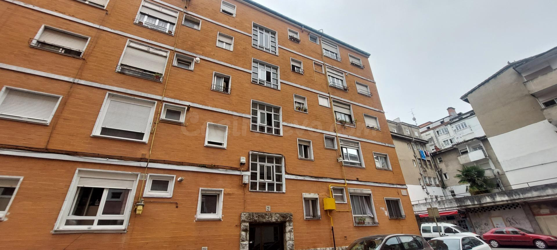 Piso de 3 dormitorios en Torrelavega - foto 2