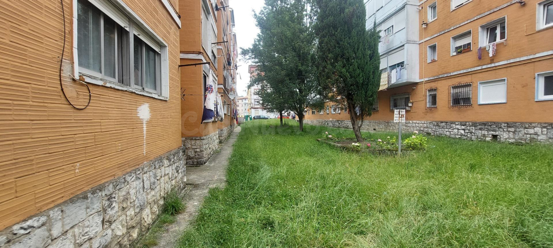 Piso de 3 dormitorios en Torrelavega - foto 3