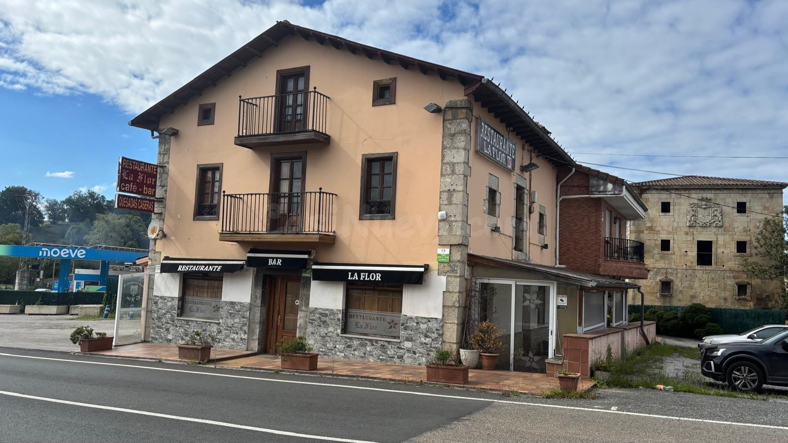 EDIFICIO CON DOS VIVIENDAS Y LOCAL COMERCIAL EN ANERO (CANTA