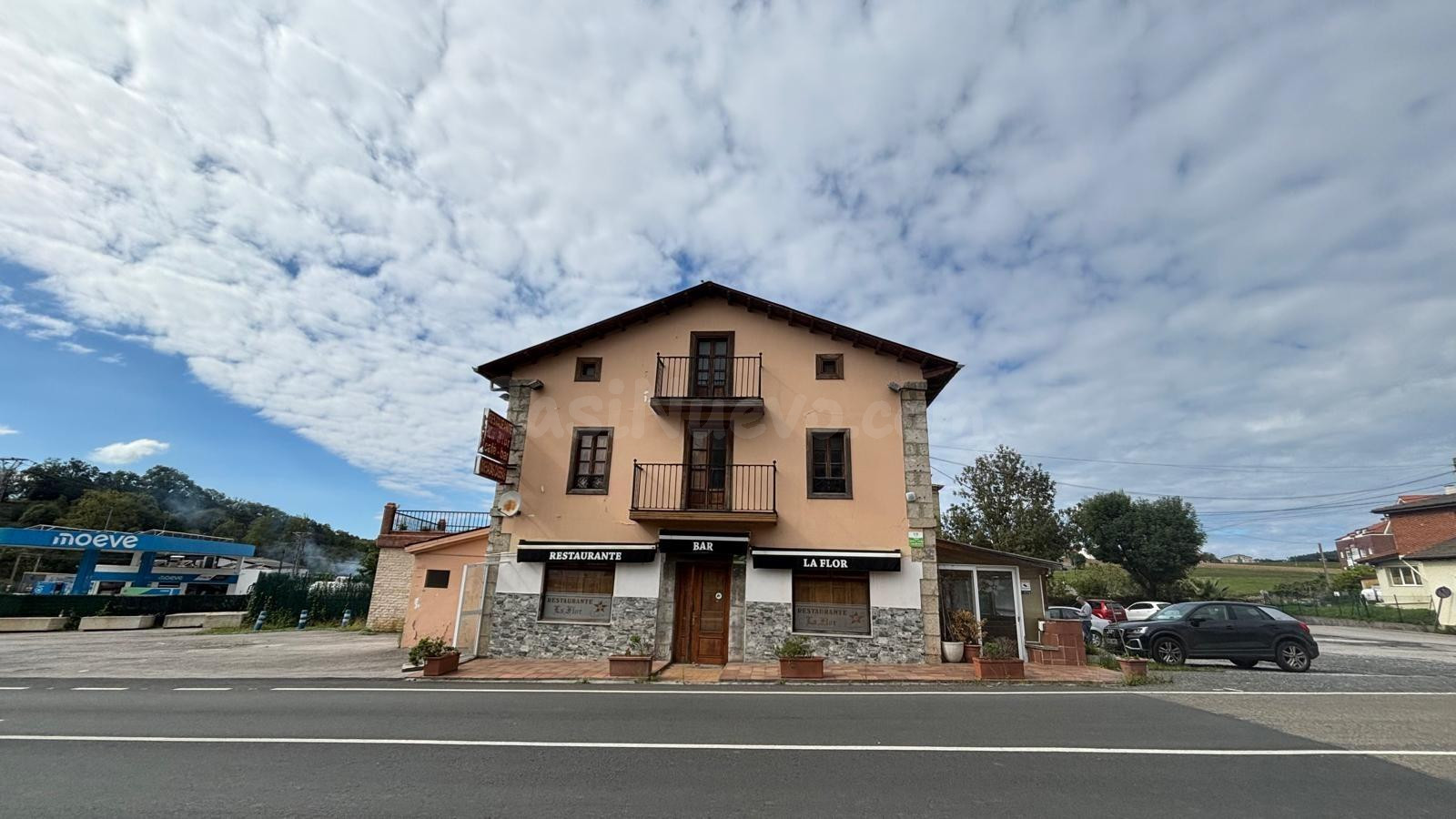 EDIFICIO CON DOS VIVIENDAS Y LOCAL COMERCIAL EN ANERO (CANTA - foto 4