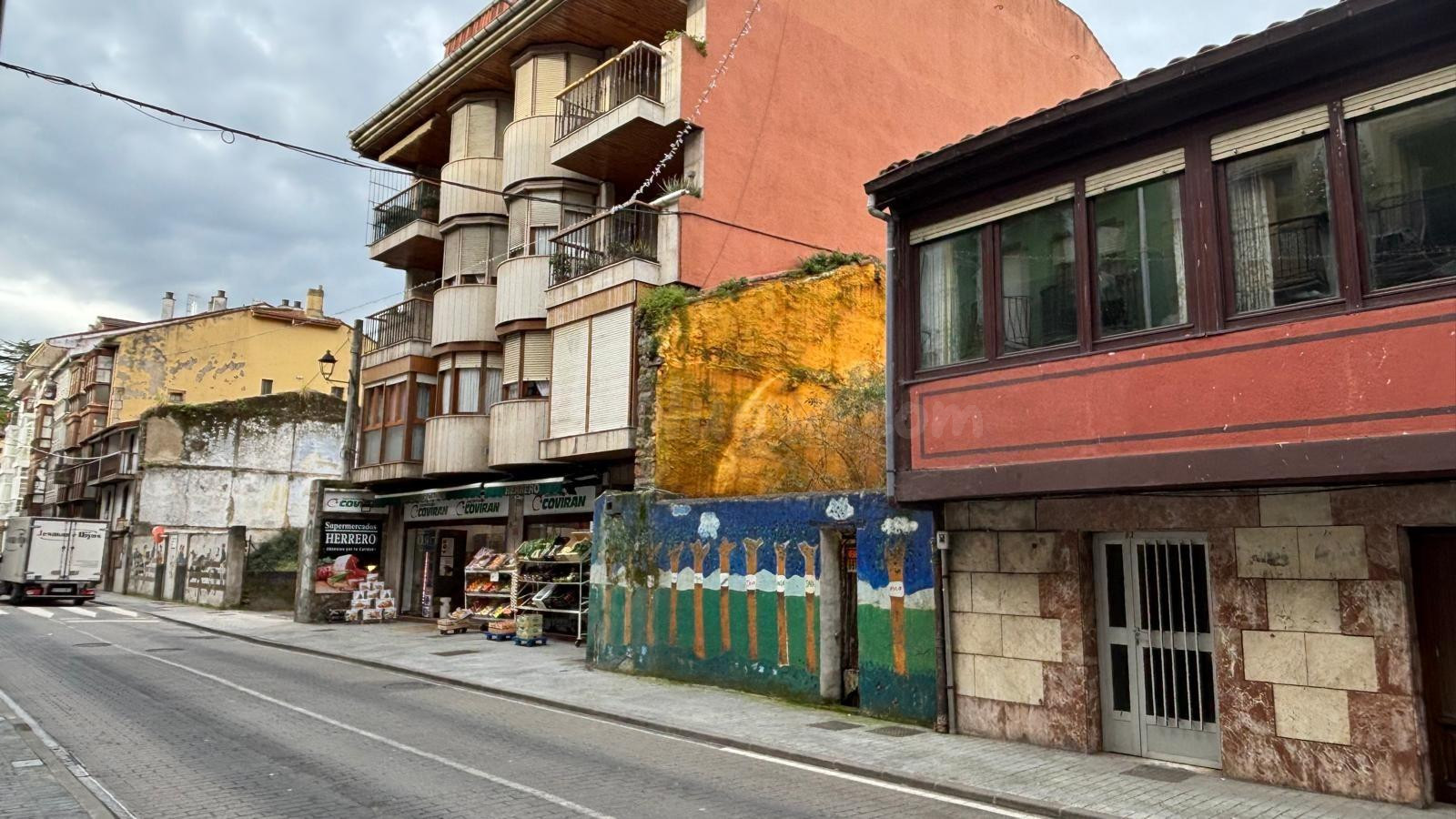 CASA CON TERRENO EN EL CENTRO DE AMPUERO - foto 4