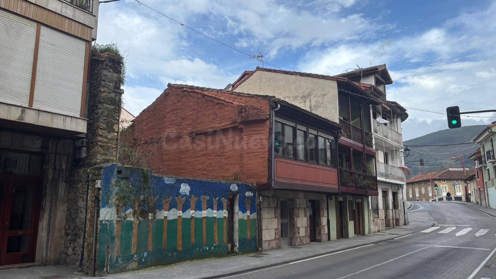 CASA CON TERRENO EN EL CENTRO DE AMPUERO - foto 5