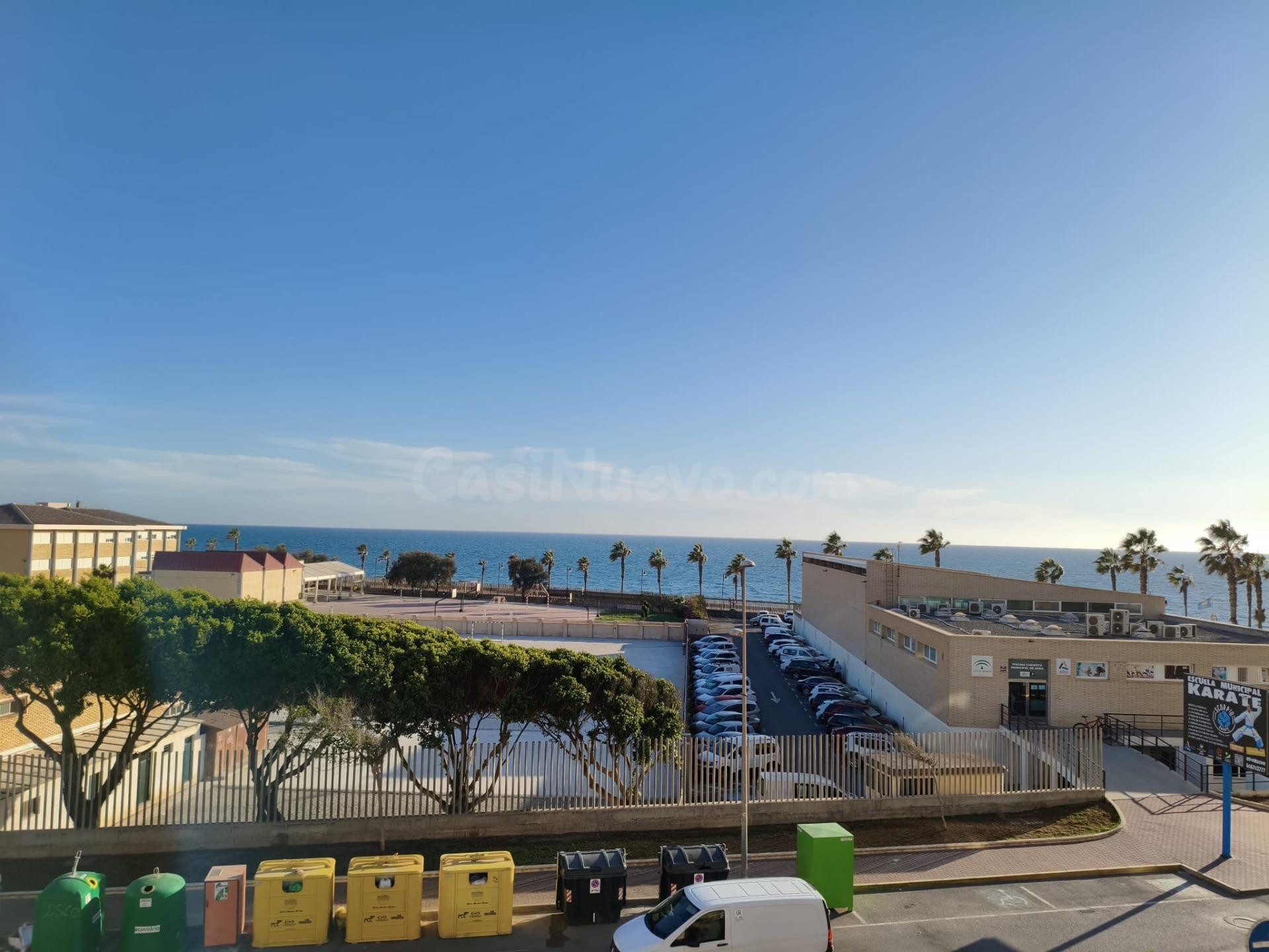 MAGNIFICO PISO A ESTRENAR EN LA PLAYA EN ADRA