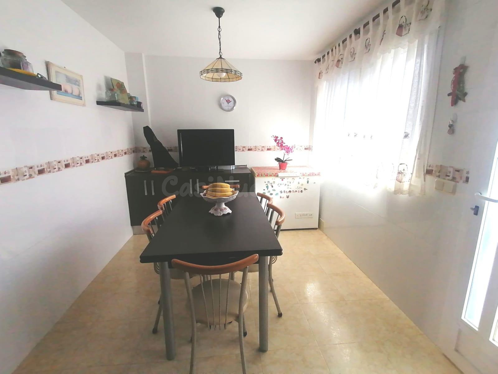 GRAN CASA TRIPLEX CON PISCINA EN ADRA - foto 2
