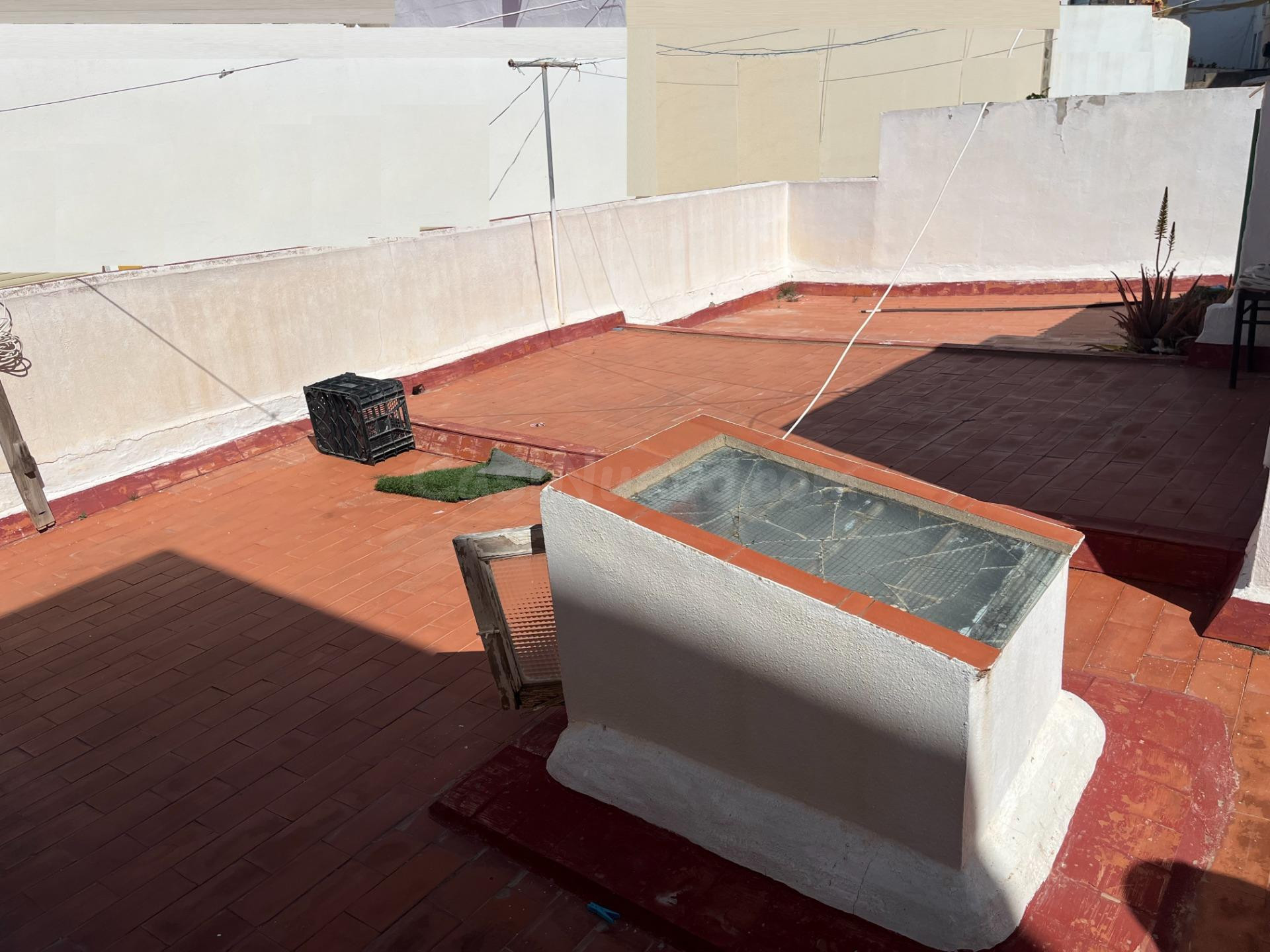 CASA CÉNTRICA EN VENTA EN ADRA