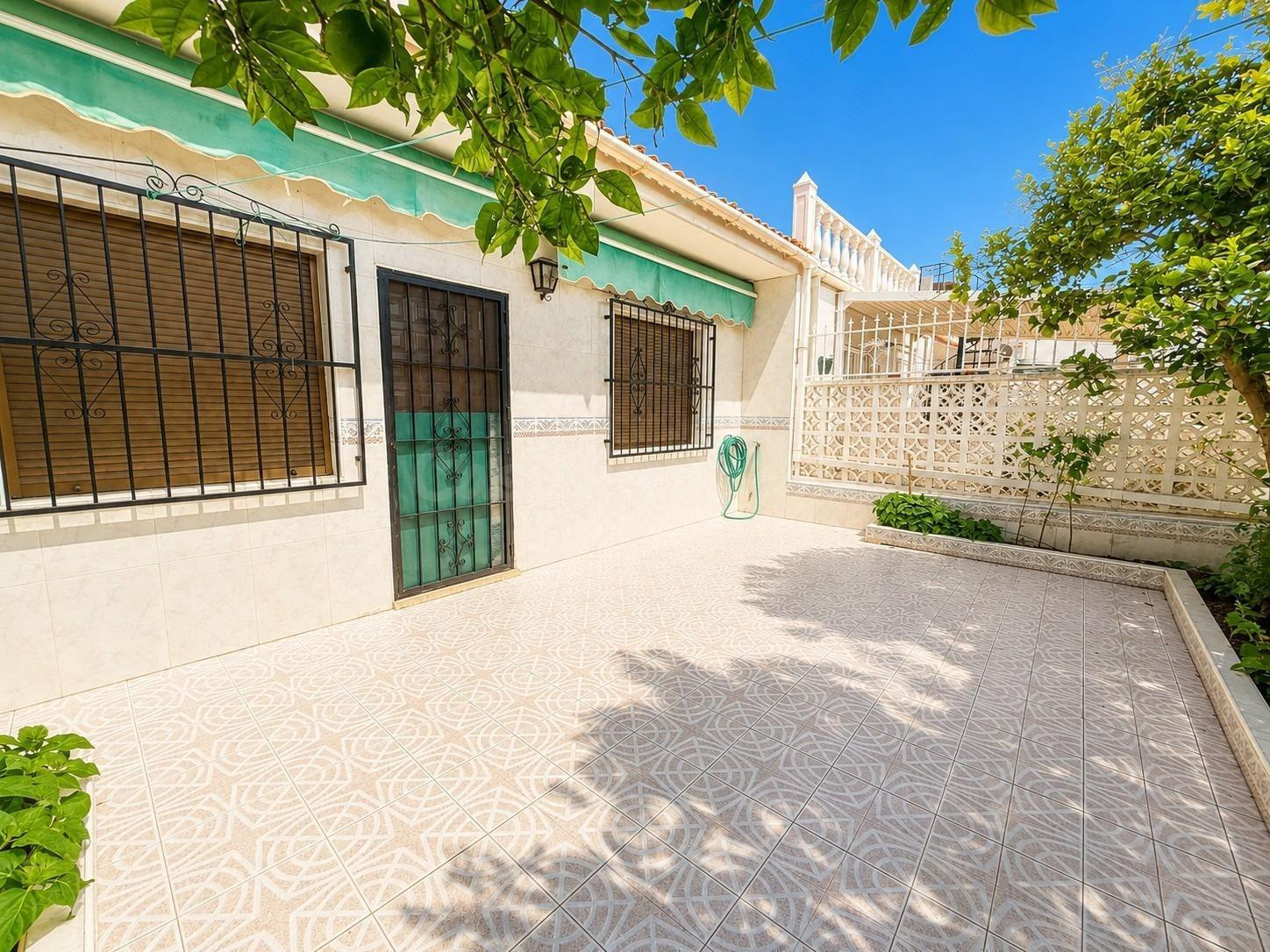 FABULOSO BUNGALOW EN PLANTA BAJA, IDEAL PARA PAREJAS - foto 2