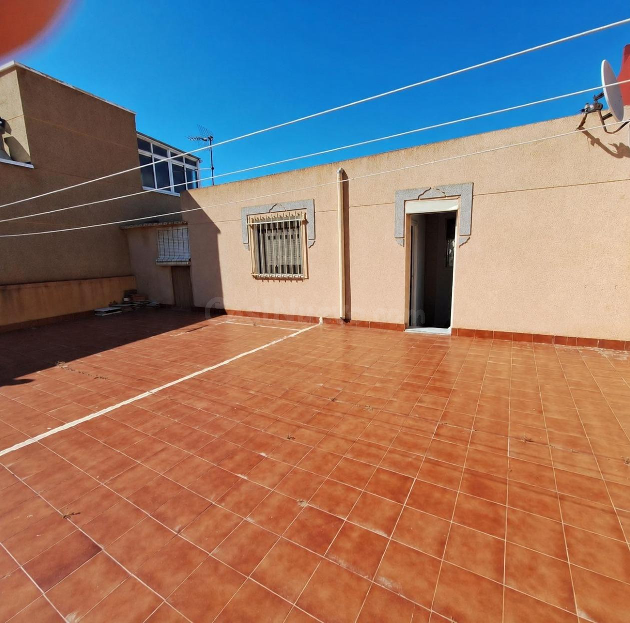 CASA LUMINOSA CON GRAN TERRAZA EN ADRA