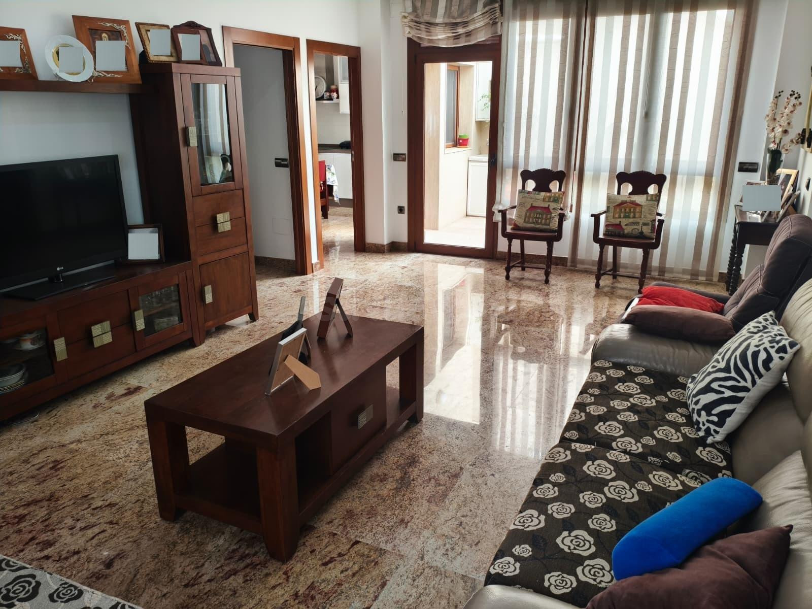 MAGNIFICA CASA SEMINUEVA Y CÉNTRICA EN ADRA