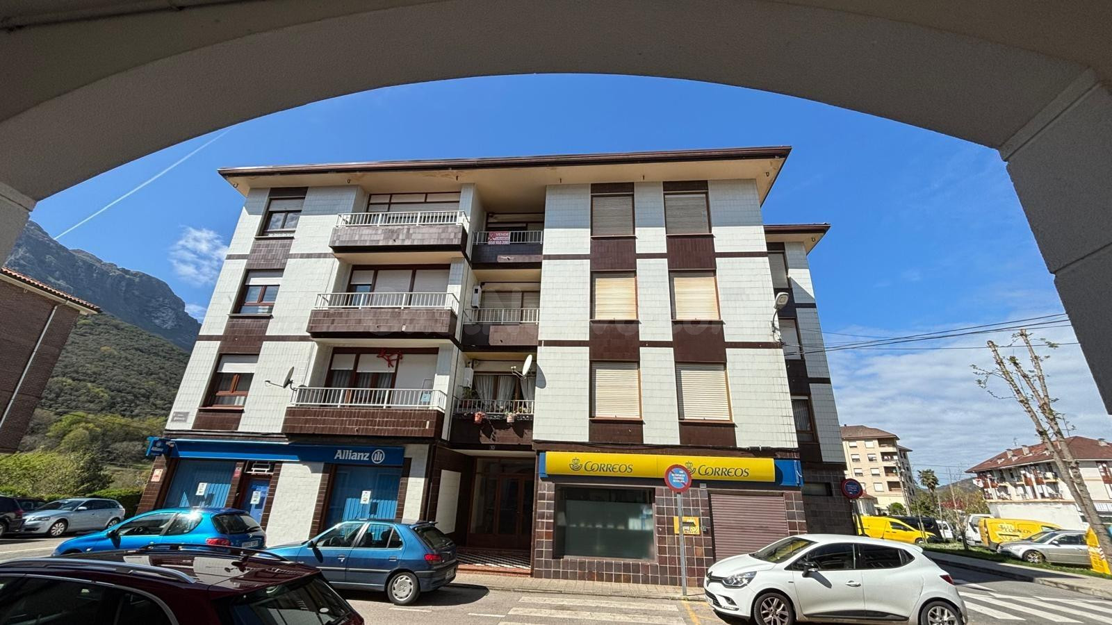 AMPLIO PISO EN EL CENTRO DE RAMALES DE LA VICTORIA (CANTABRIA) - foto 5