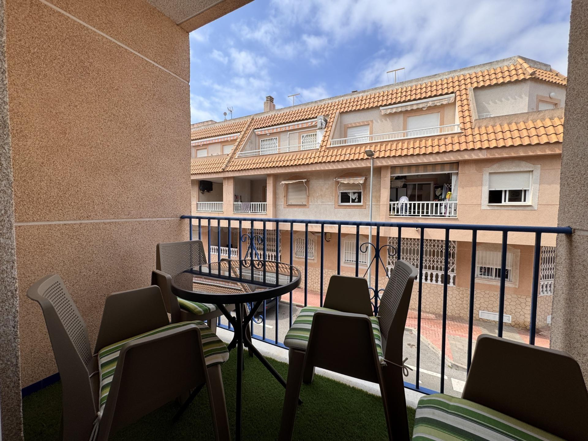 FANTASTICO APARTAMENTO TOTALMENTE REFORMADO Y CON PISCINA CO - foto 2