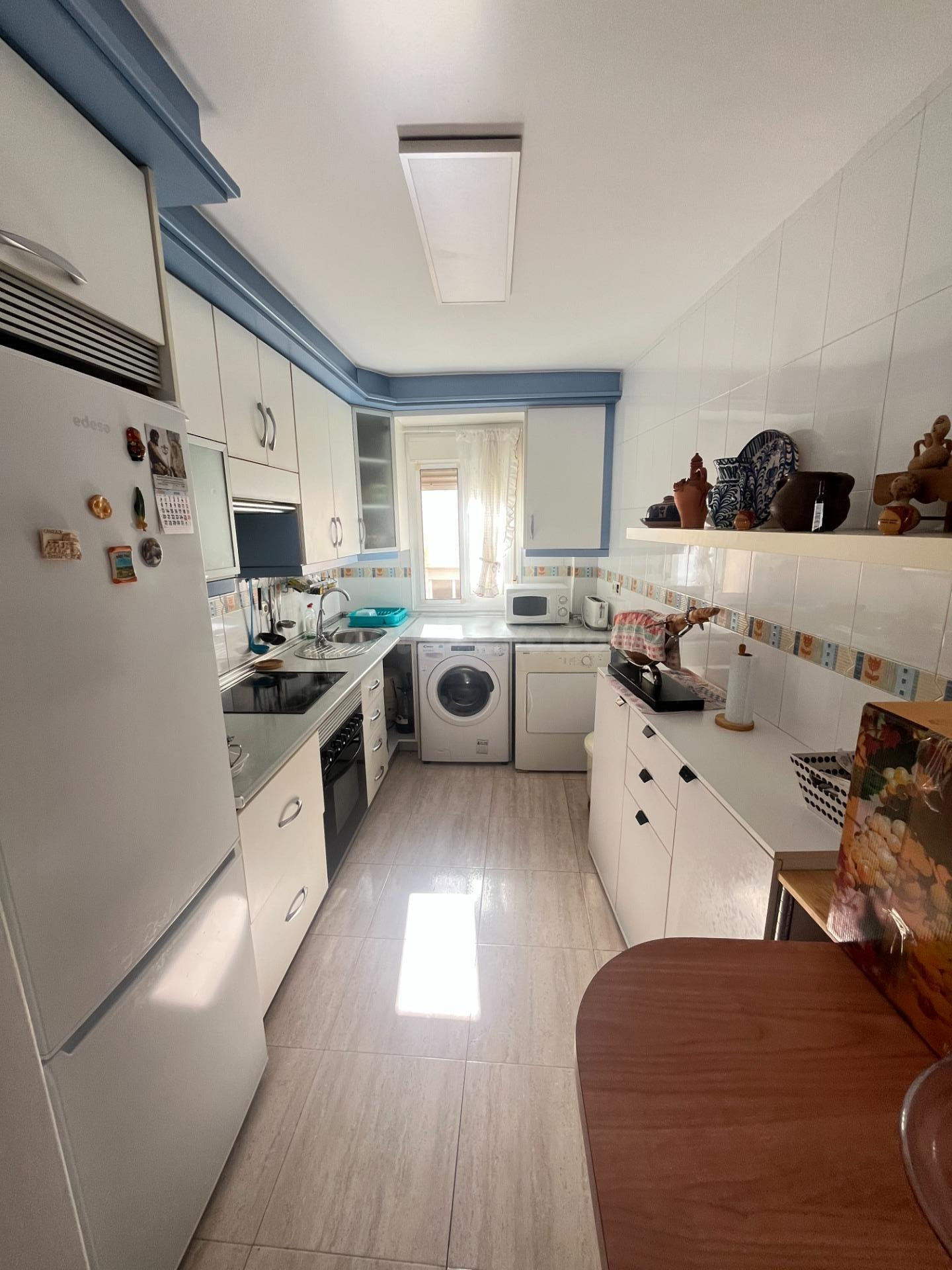 BONITO APARTAMENTO SEMINUEVO CON TRASTERO EN ADRA