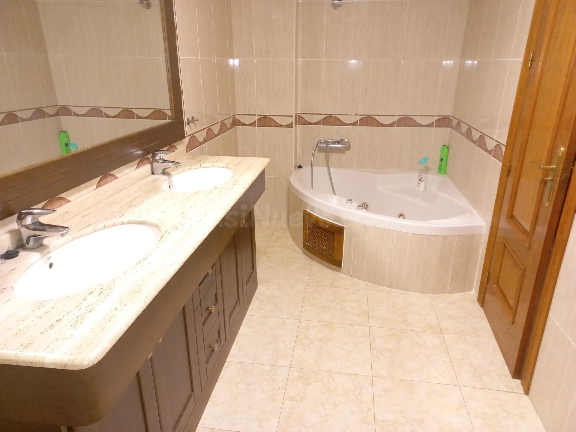 MAGNIFICA CASA TRIPLEX CON PISCINA COMUNITARIA EN ADRA - foto 5