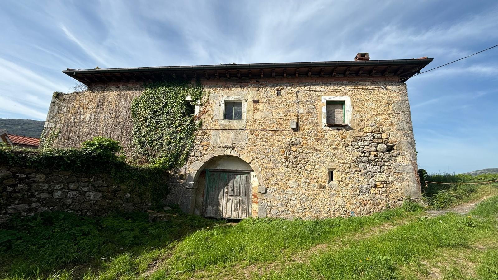 SE VENDE CASA DE PIEDRA Y PARCELA EN OGARRIO DE RUESGA (CANT - foto 2