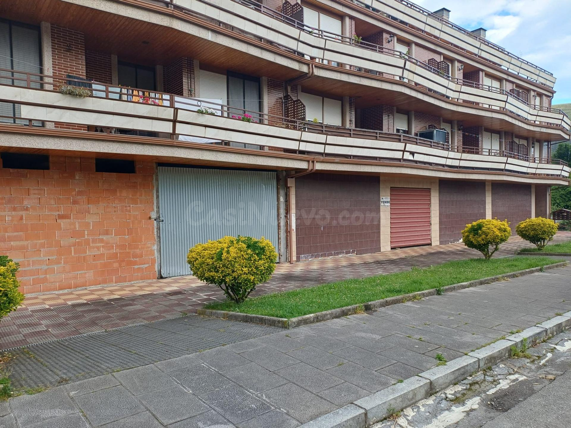 LOCAL PARA CONVERTIRLO EN VIVIENDAS EN RAMALES DE LA VICTORI - foto 2