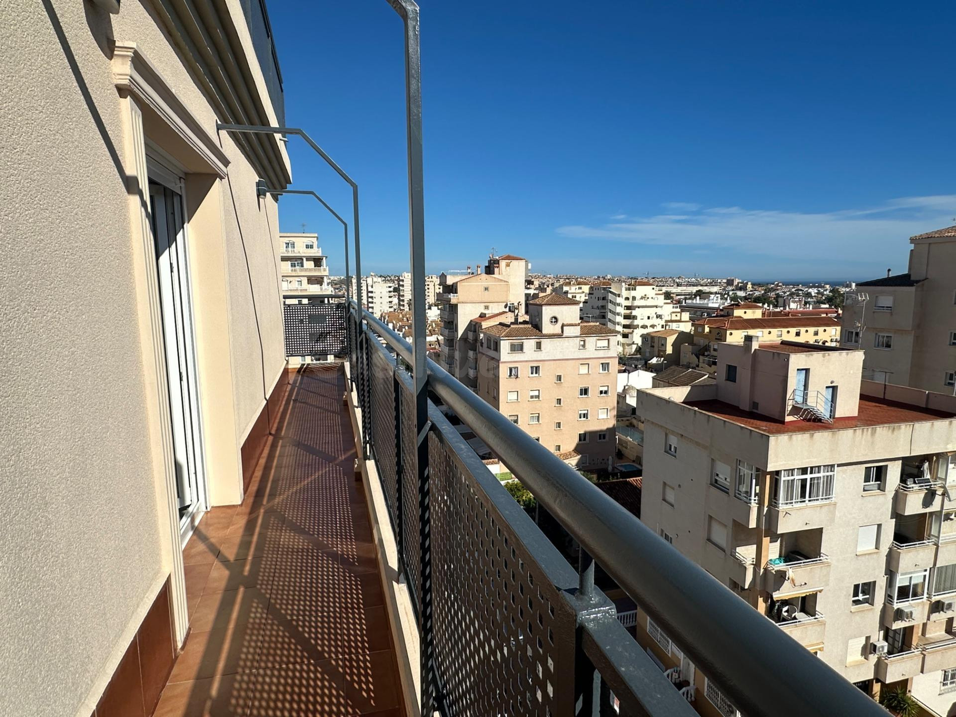 PRECIOSO ATICO DUPLEX CON PLAZA DE GARAJE INCLUIDA EN EL PRECIO, IDEAL PARA PAREJAS