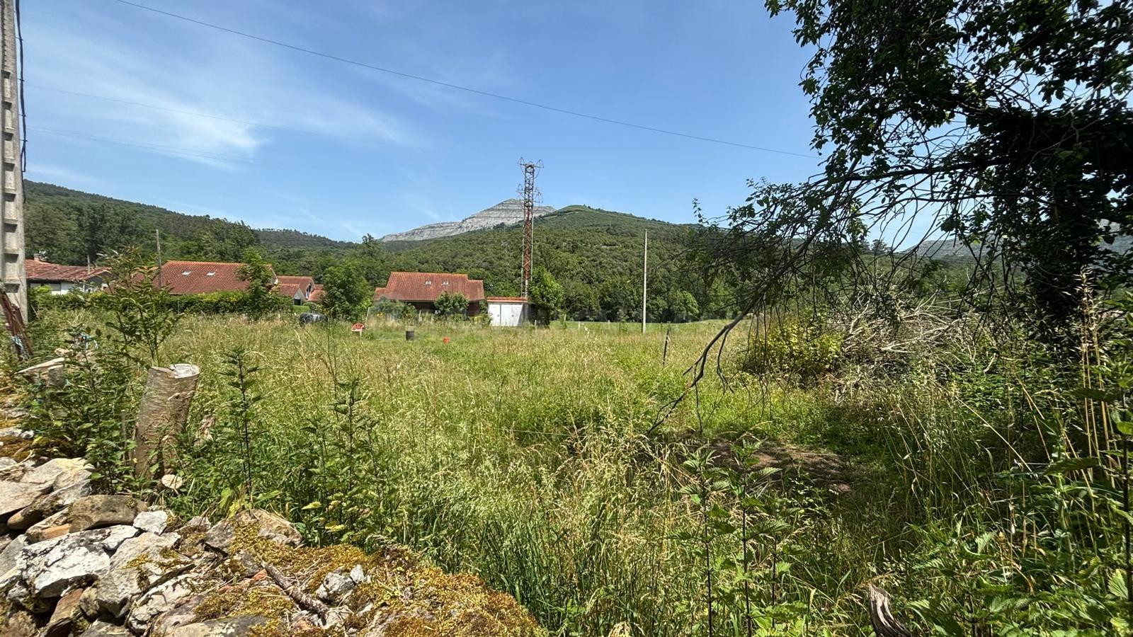 OPORTUNIDAD ÚNICA TERRENO URBANO  EN RIVA DE RUESGA - foto 2