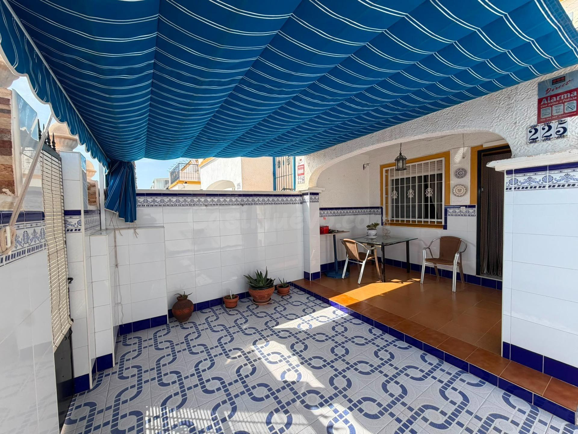 FABULOSO BUNGALOW DE PLANTA BAJA CON PISCINA COMUNITARIA, IDEAL PARA VIVIR TODO EL AÑO