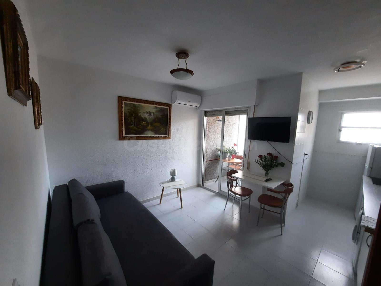 PRECIOSO ESTUDIO EN EL CENTRO DE TORREVIEJA, IDEAL PARA SOLTEROS