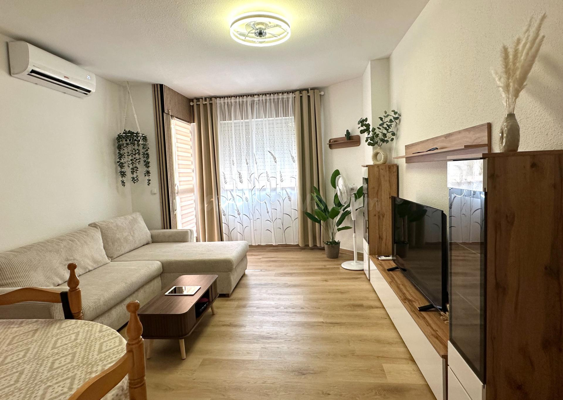 PRECIOSO APARTAMENTO TOTALMENTE REFORMADO MUY CENTRICO Y A UNOS PASOS DE LA PLAYA, IDONEO COMO VACACIONAL