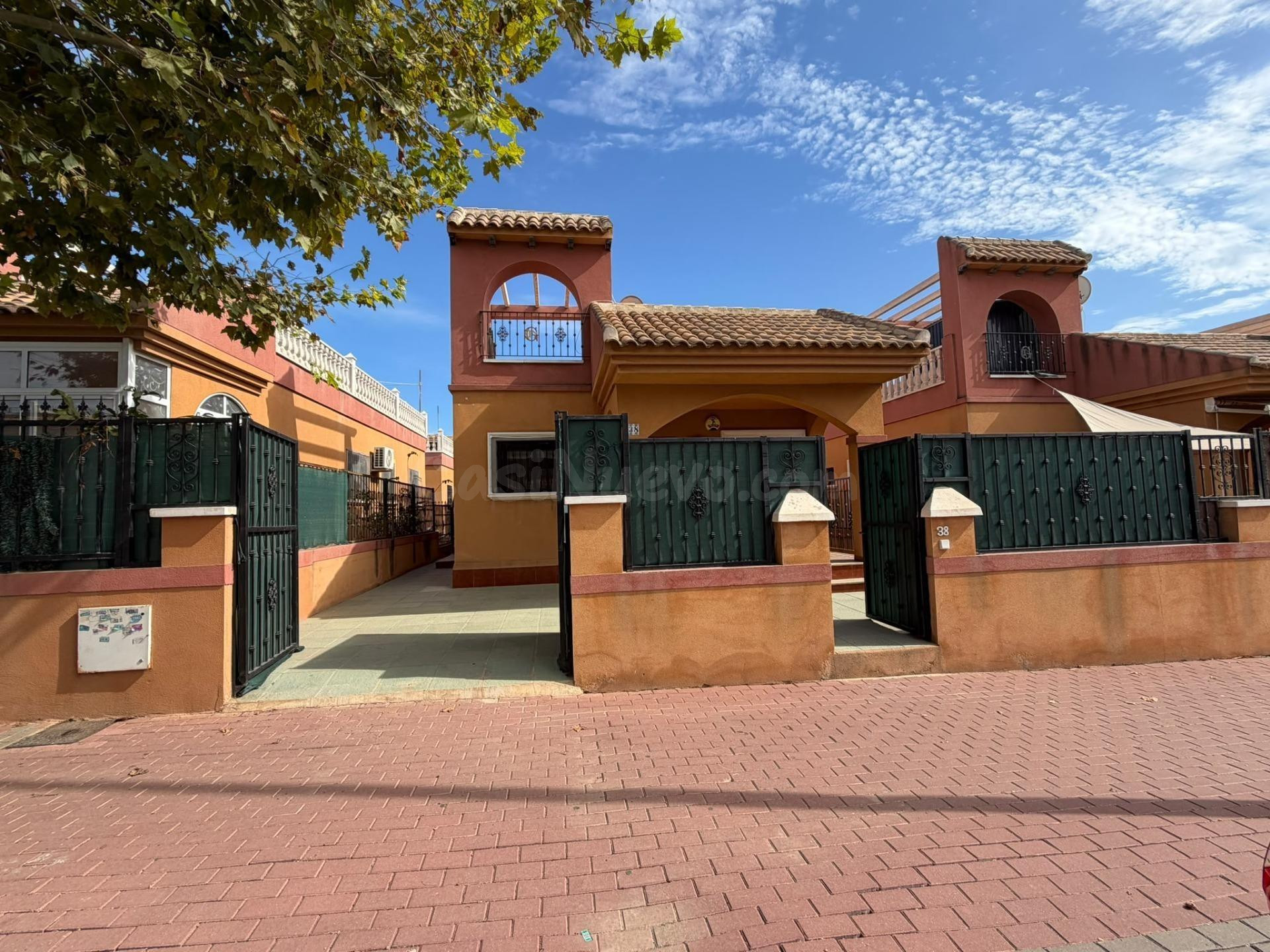 MAGNIFICO ADOSADO CON SOLARIUM PRIVADO Y PISCINA COMUNITARIA - foto 3