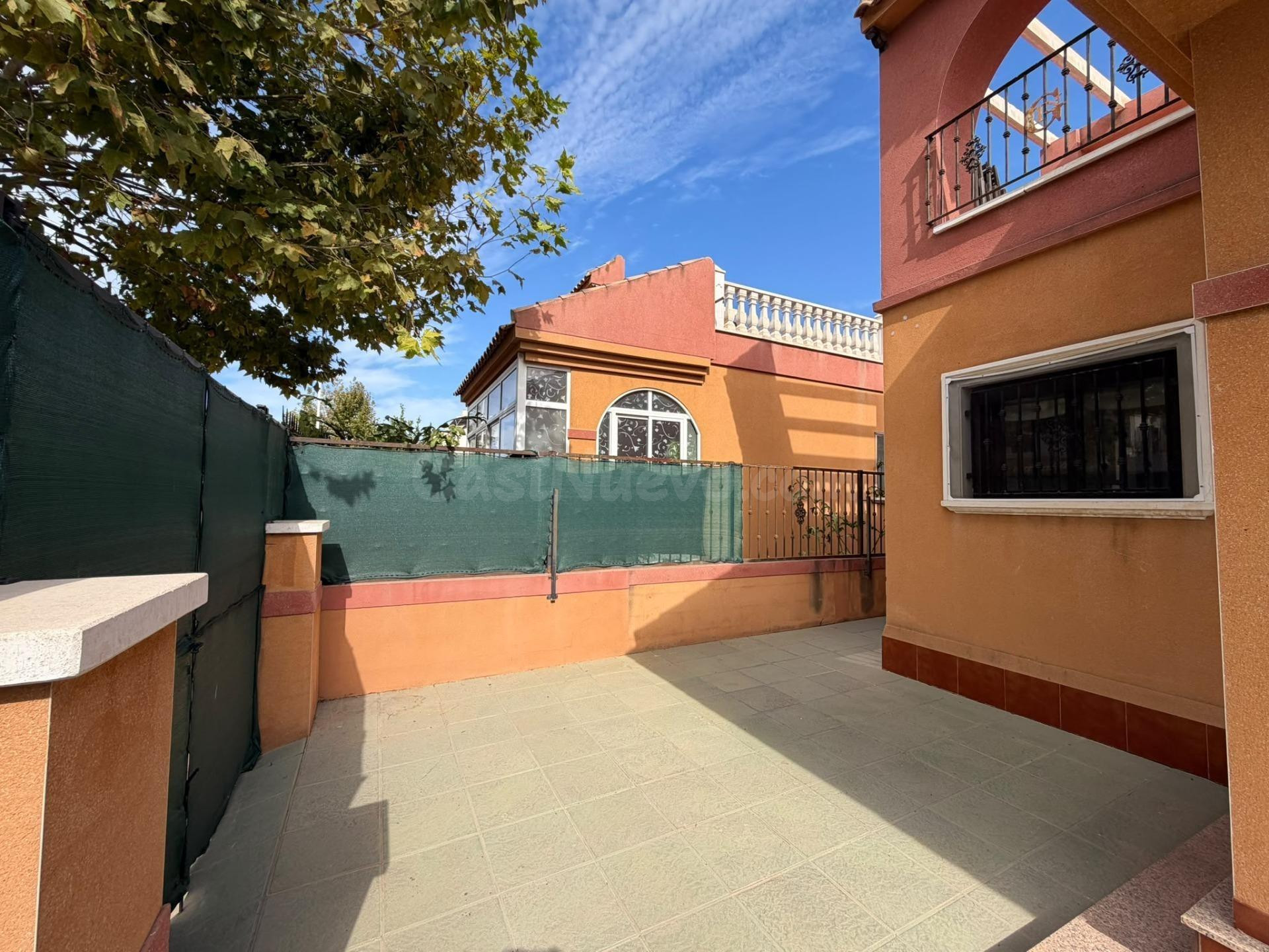 MAGNIFICO ADOSADO CON SOLARIUM PRIVADO Y PISCINA COMUNITARIA - foto 5