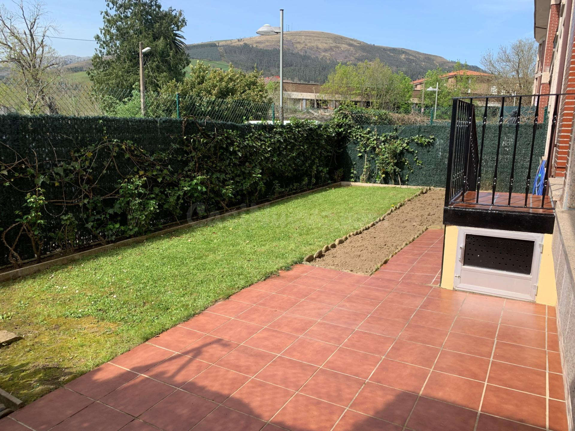 PLANTA BAJA EN RAMALES DE LA VICTORIA (CANTABRIA) - foto 2