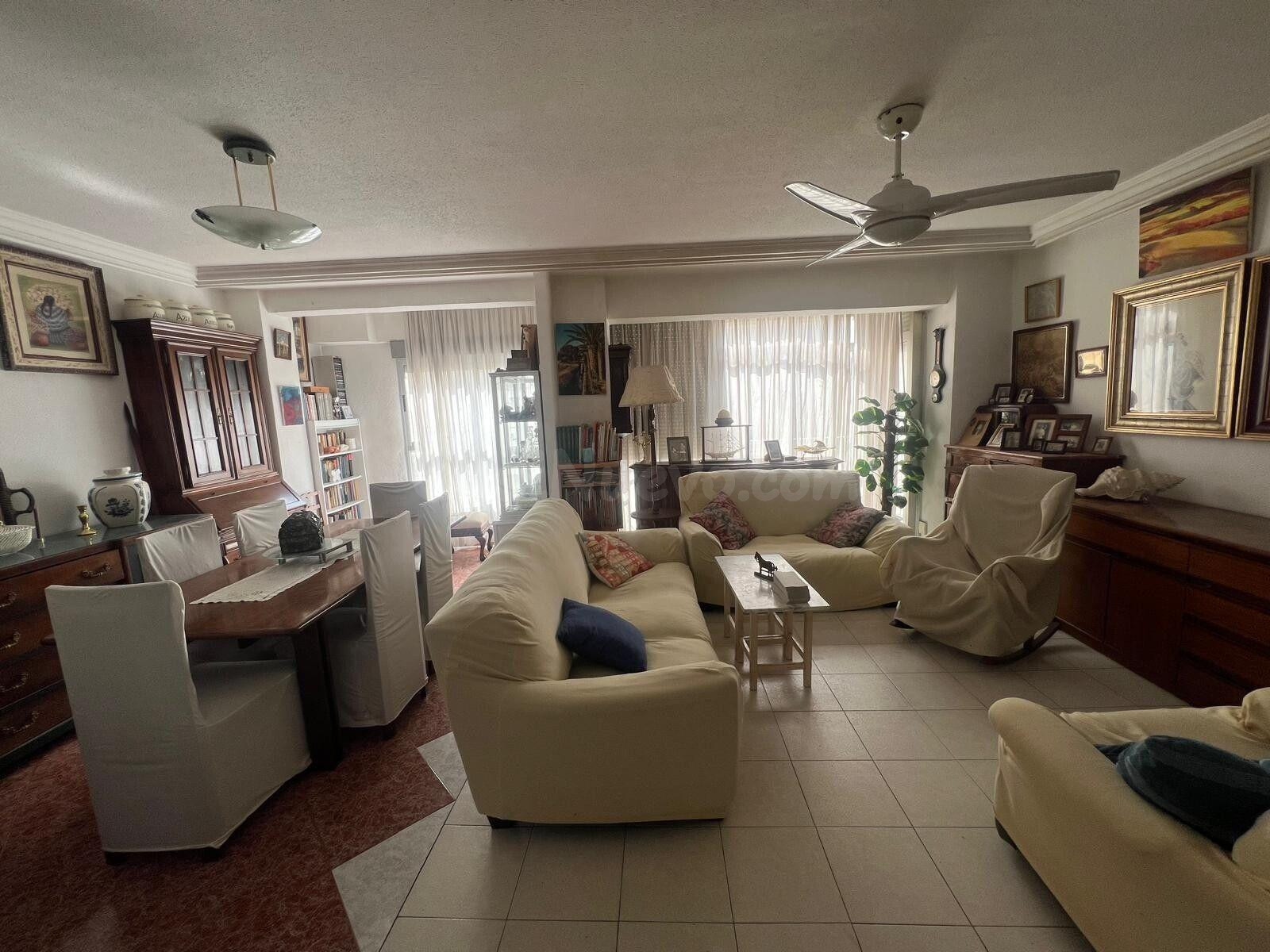FANTASTICA VIVIENDA EN PLENO CENTRO DE TORREVIEJA A 100 METR - foto 2