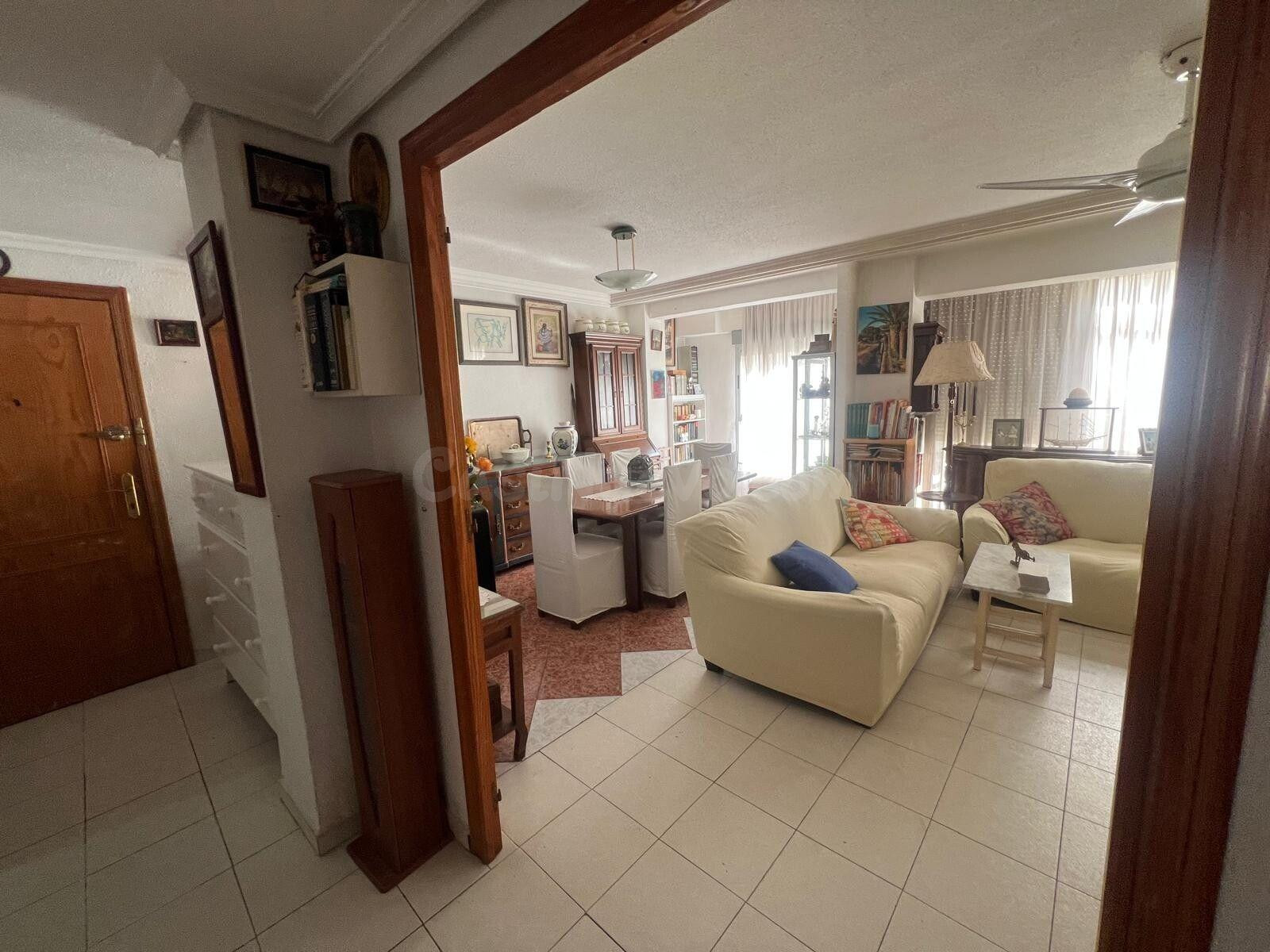 FANTASTICA VIVIENDA EN PLENO CENTRO DE TORREVIEJA A 100 METR - foto 5