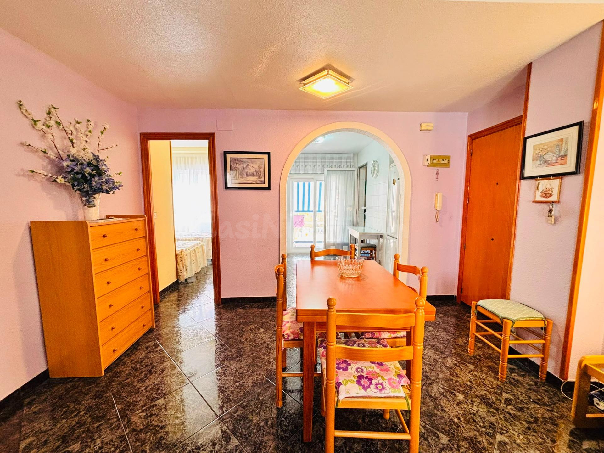 Estupendo apartamento reformado con garaje, piscina y dos te - foto 2