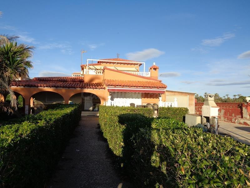 MAGNIFICA VILLA EN PRIMERA LINEA MARITIMA, IDEAL PARA FAMILI - foto 3