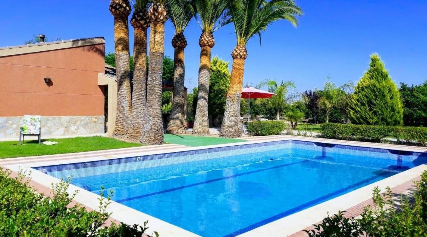 DISFRUTA DE LA VIDA EN ESTE MARAVILLOSO CHALET !!!