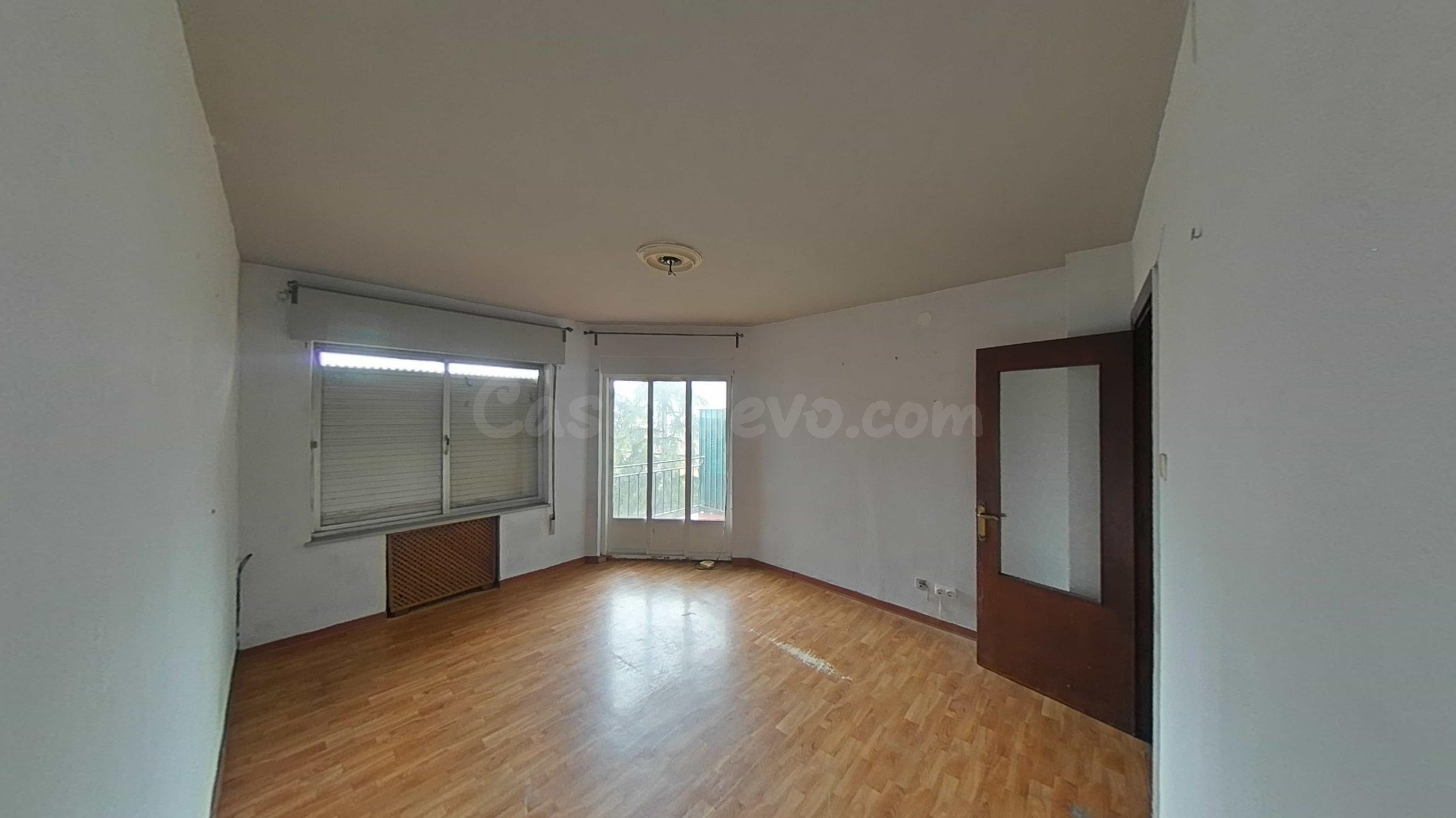 Vivienda de 96 m2 útiles junto al Ayuntamiento de Pola de Le - foto 3