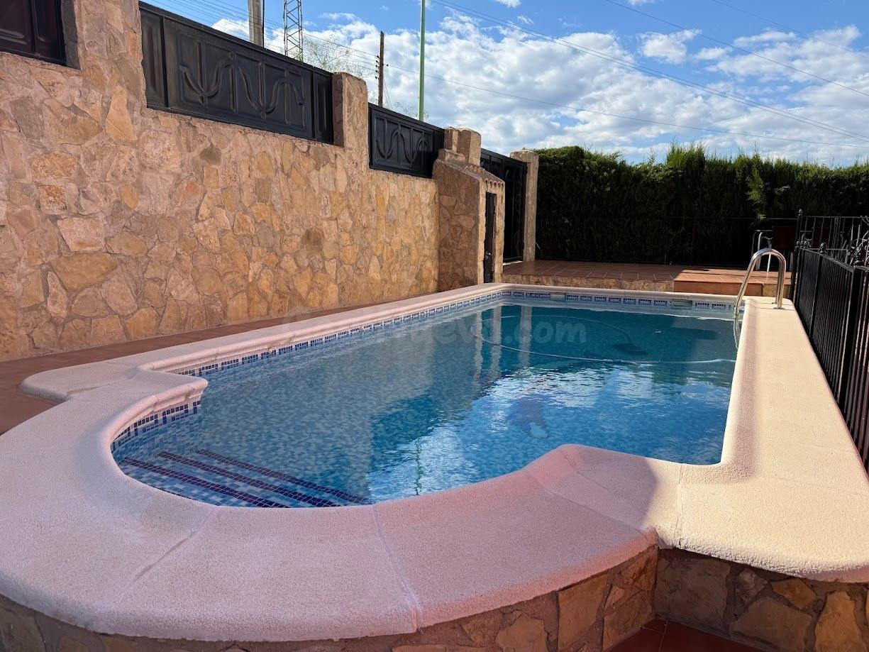 Chalet Urbano Independiente con Parcela y Piscina en Las Ped - foto 2