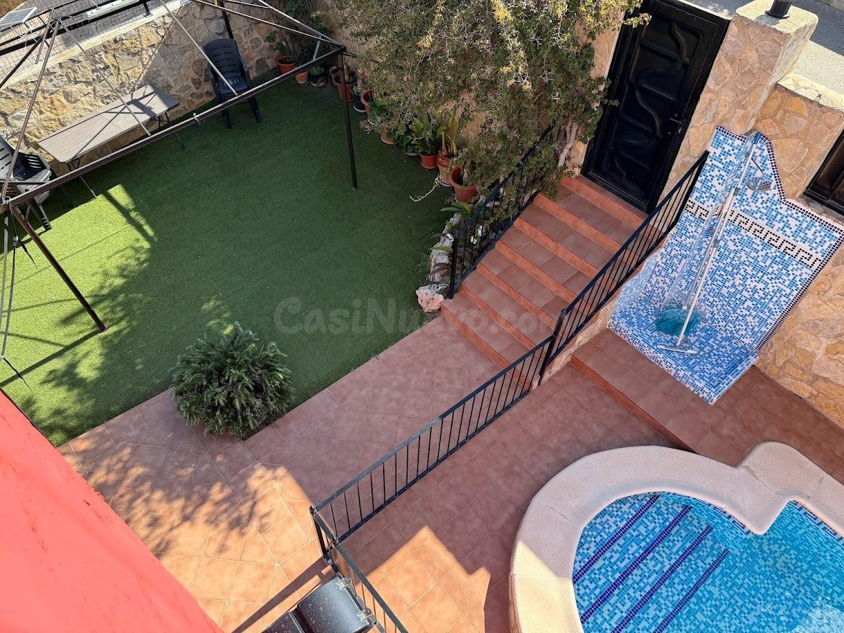 Chalet Urbano Independiente con Parcela y Piscina en Las Ped - foto 4