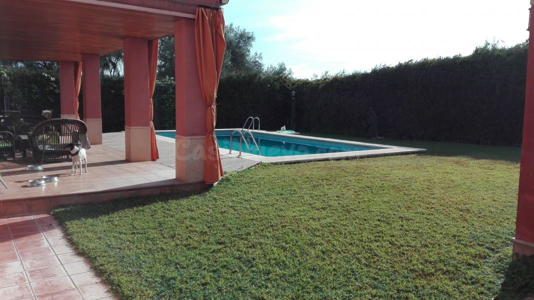 PRECIOSO CHALET CON PISCINA SALADA YSOTANO Y BUAHARDILLA - foto 3