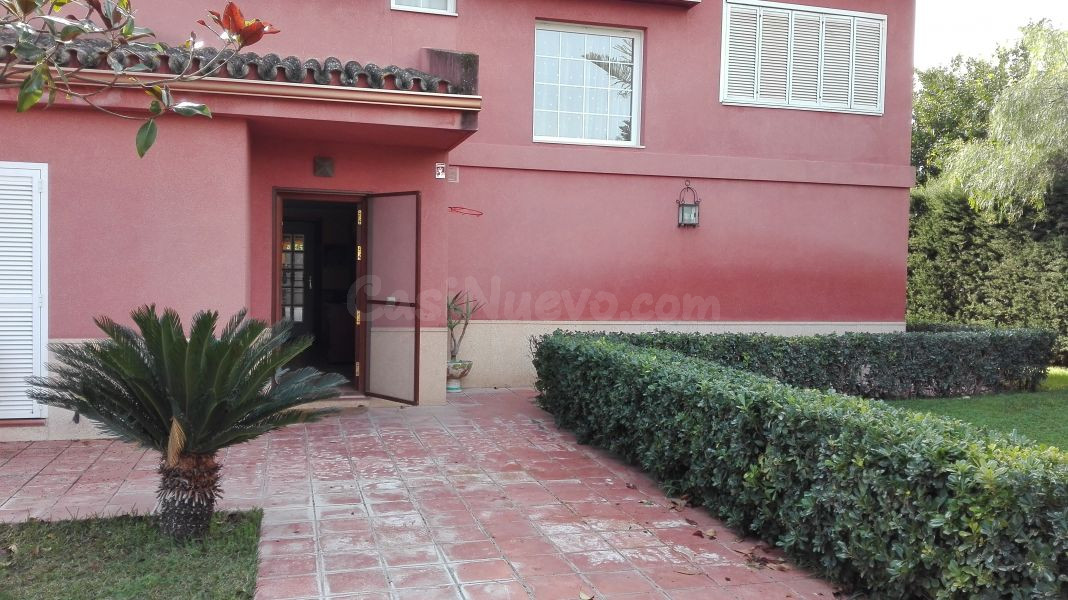 PRECIOSO CHALET CON PISCINA SALADA YSOTANO Y BUAHARDILLA - foto 4