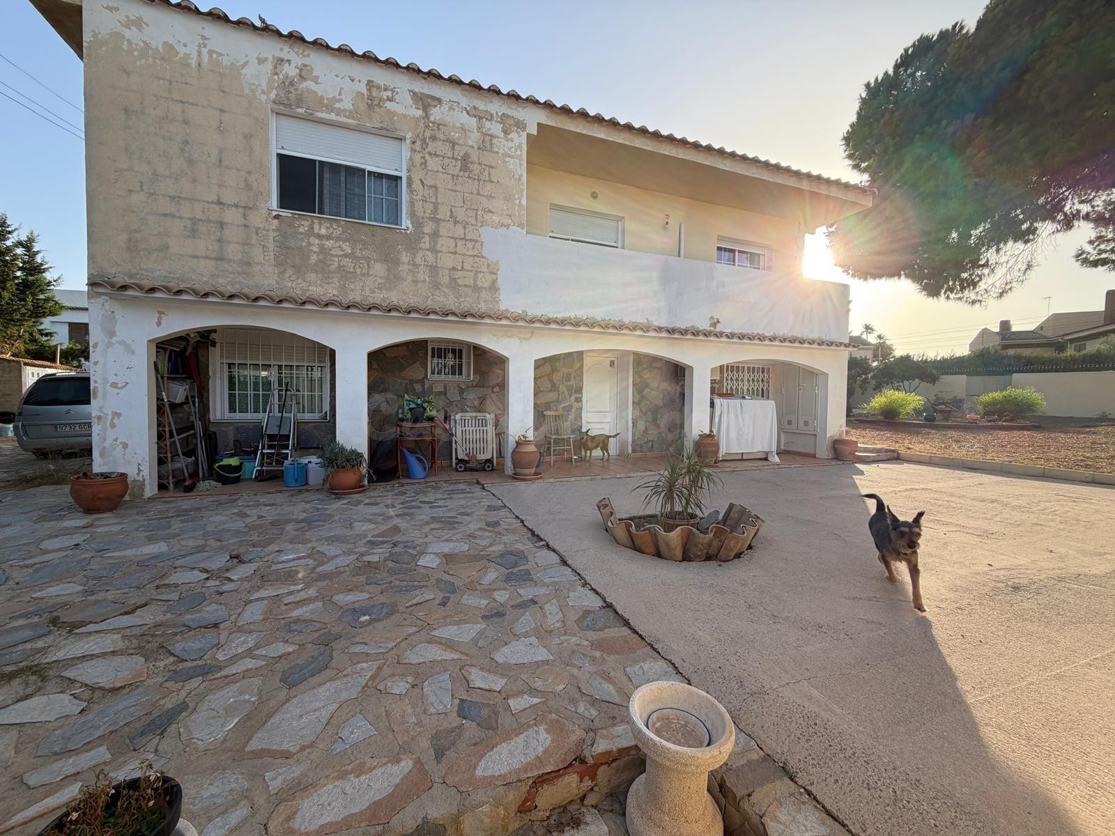 MAGNIFICO CHALET CON GRAN PARCELA, IDEAL PARA FAMILIAS - foto 2