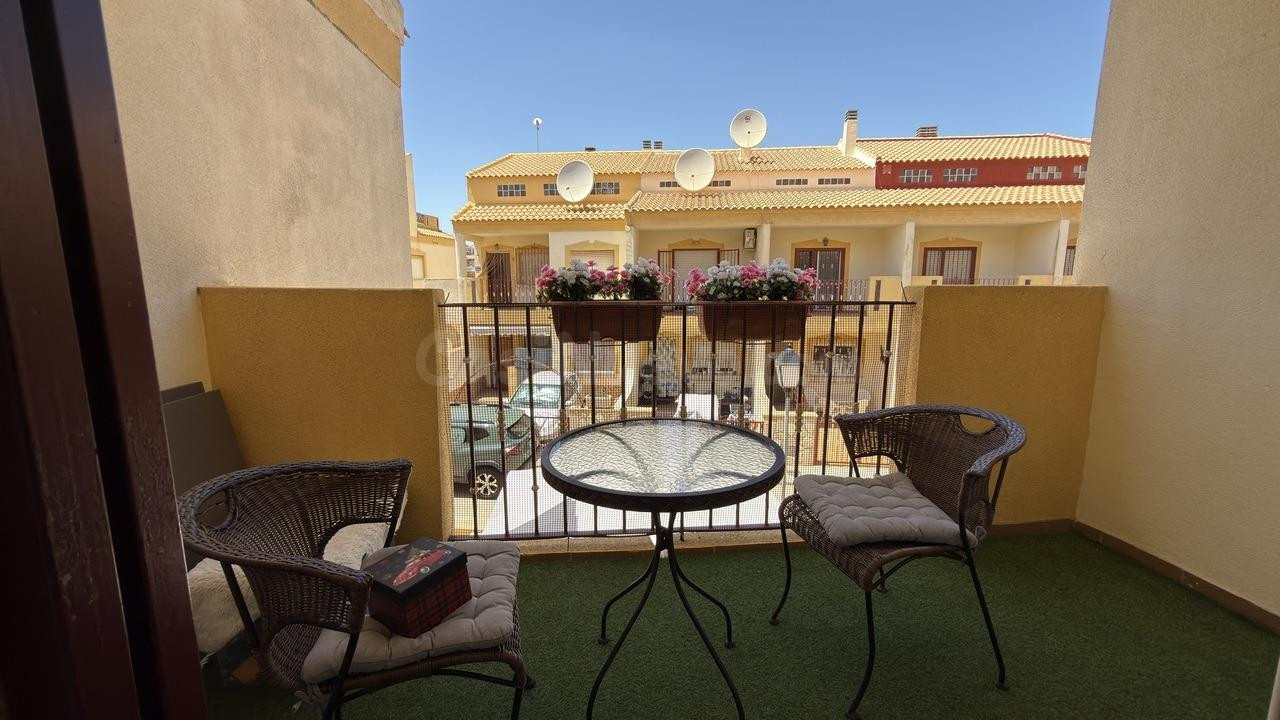 MAGNIFICA VIVIENDA ADOSADA CON PISCINA COMUNITARIA Y PLAZA DE GARAJE, IDEAL PARA VIVIR TODO EL AÑO