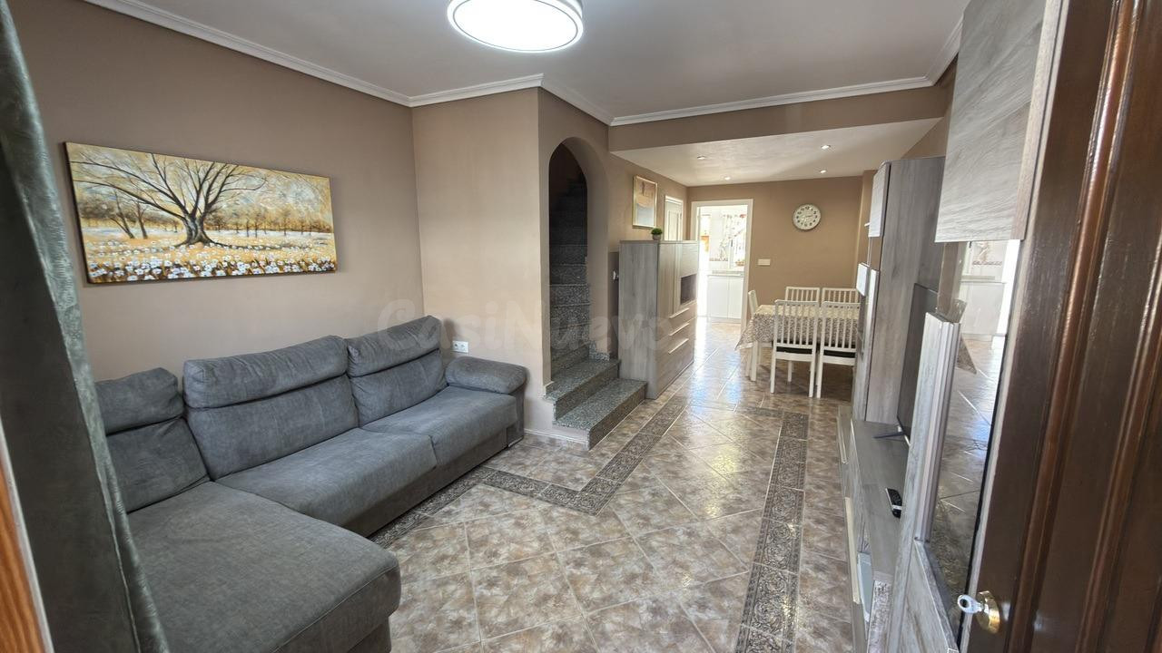 MAGNIFICA VIVIENDA ADOSADA CON PISCINA COMUNITARIA Y PLAZA DE GARAJE, IDEAL PARA VIVIR TODO EL AÑO - foto 4